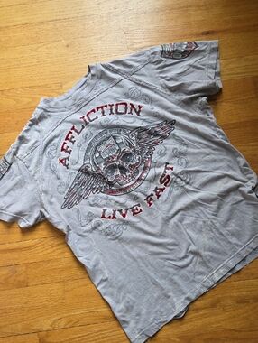 Affliction Short-Sleeve Gray Tee with Red-Accented Winged Skull Graphic